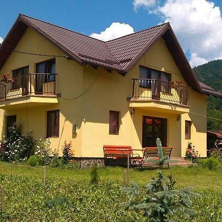 Casa Magnolia Hotel Tulghes Bagian luar foto